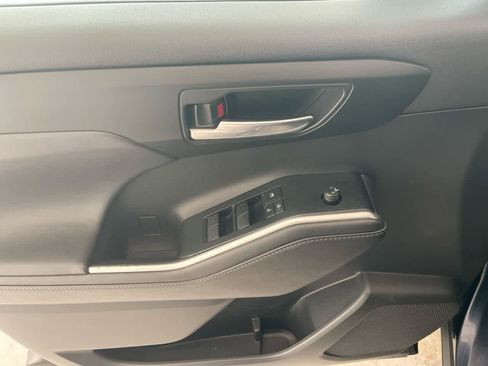 Used 2020 Toyota Highlander XLE image 13