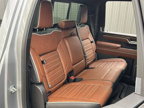 Used 2025 GMC Sierra 3500 Denali Ultimate image 38