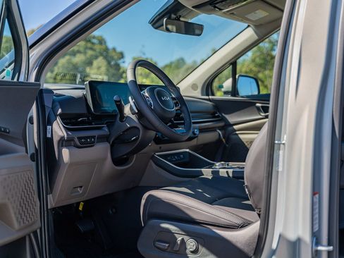 New 2026 Kia Carnival EX FWD image 15