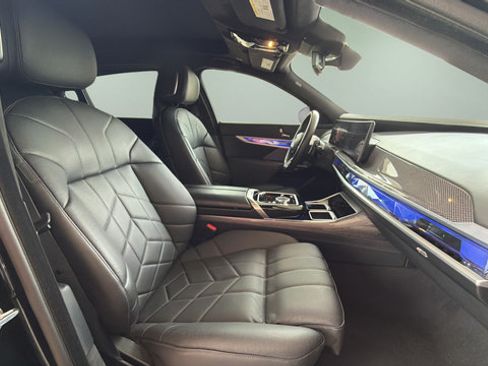 Used 2025 BMW 760i xDrive w/ Executive Package AWD/4WD image 11