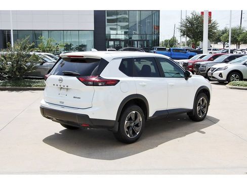 Used 2024 Nissan Rogue SV AWD/4WD image 5