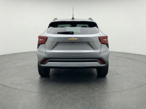 Used 2025 Chevrolet Trax LT w/ LT Convenience Package FWD image 7