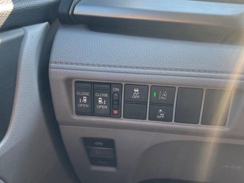Used 2018 Honda Odyssey EX image 20