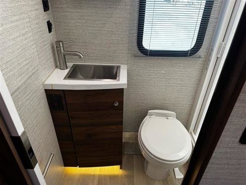 Used 2019 Mercedes-Benz Sprinter 170 image 25