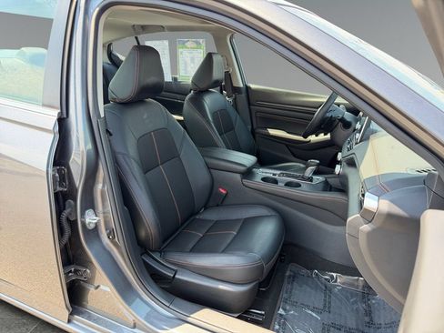 Used 2021 Nissan Altima 2.5 SR w/ SR Premium Package AWD/4WD image 24