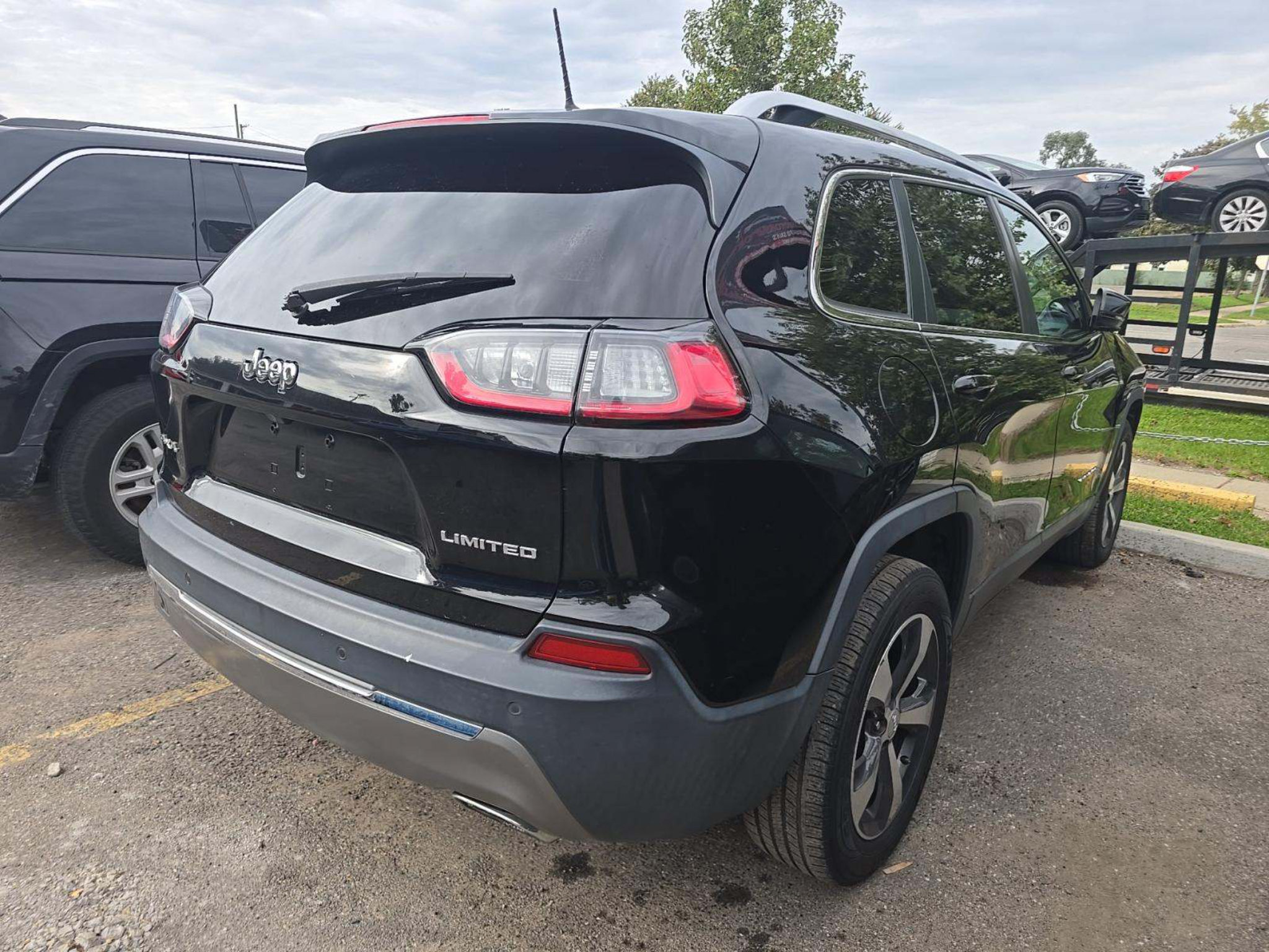 Used 2019 Jeep Cherokee Limited AWD/4WD image 2