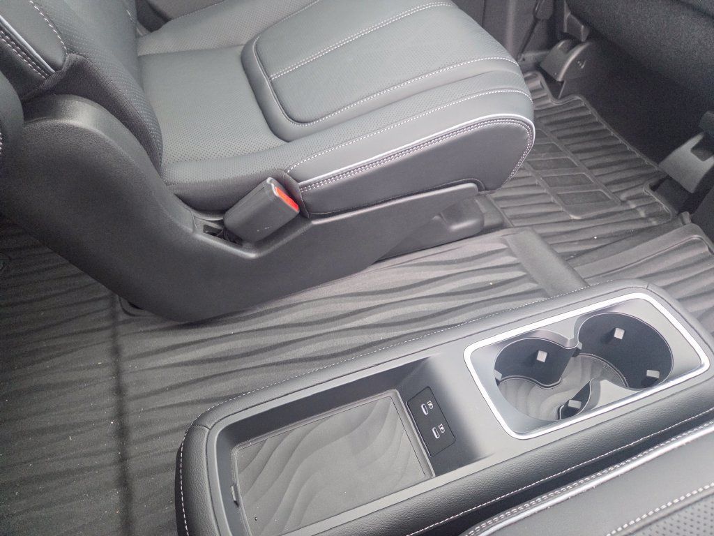 Used 2025 INFINITI QX80 Sensory AWD/4WD image 36