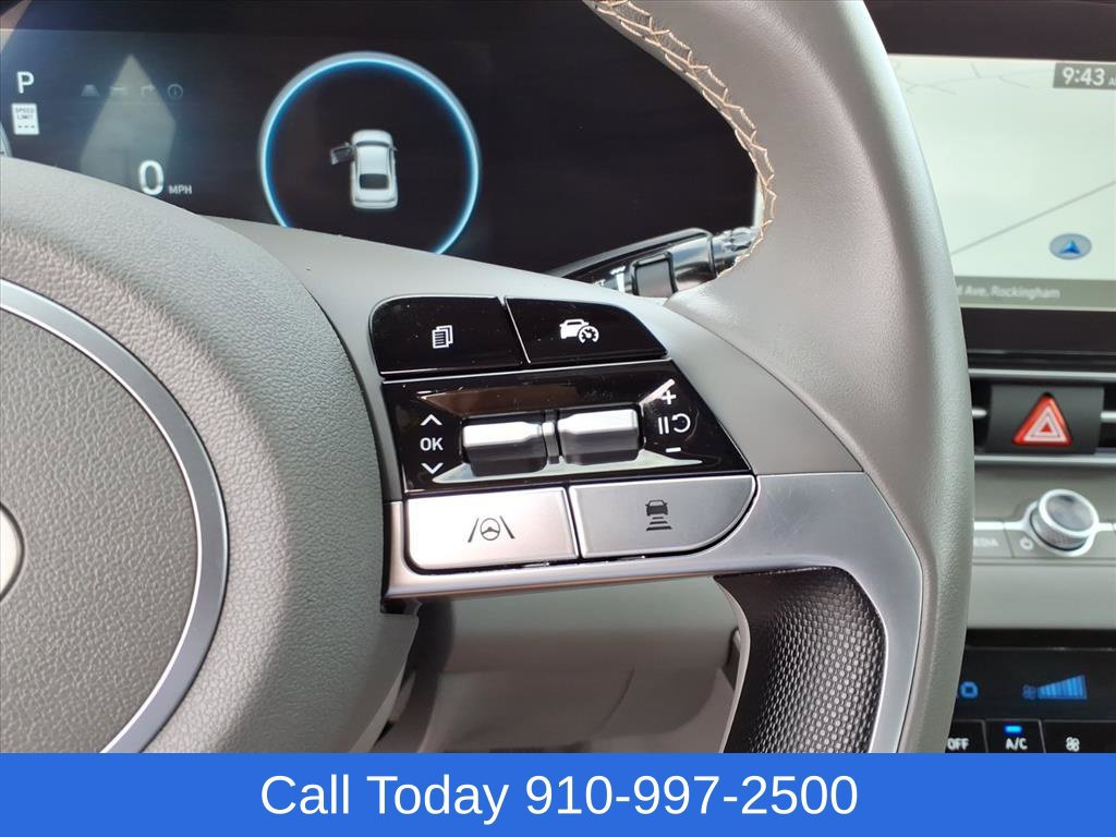 Used 2025 Hyundai Elantra SEL FWD image 14
