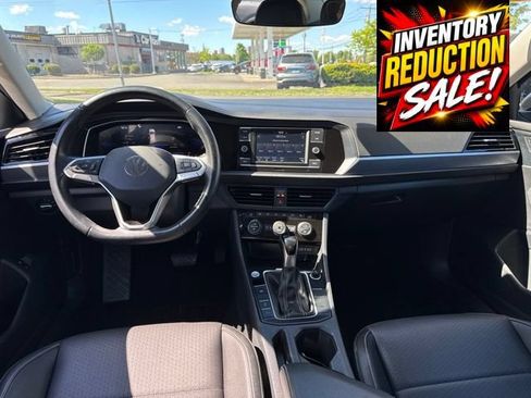Used 2024 Volkswagen Jetta SE FWD image 18