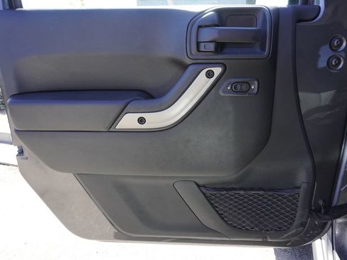 Used 2017 Jeep Wrangler Sahara AWD/4WD image 16