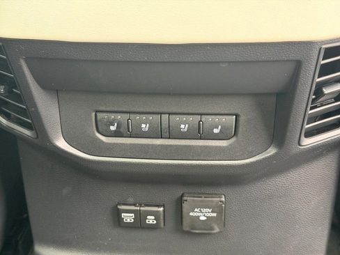 Used 2024 Toyota Tundra Capstone AWD/4WD image 16