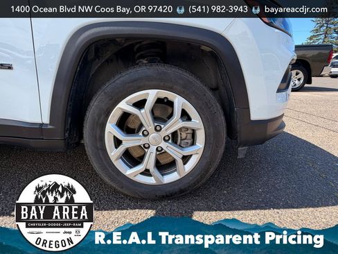 Used 2024 Jeep Compass Latitude AWD/4WD image 9