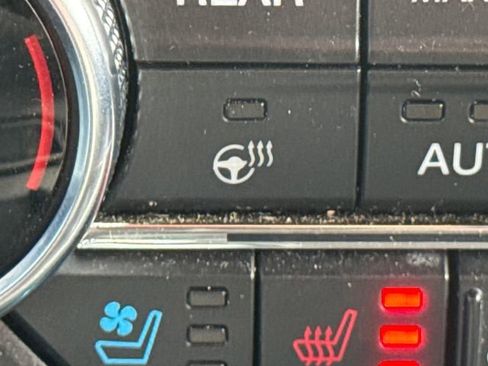 Used 2019 Ford Expedition Limited w/ Equipment Group 303A AWD/4WD image 36