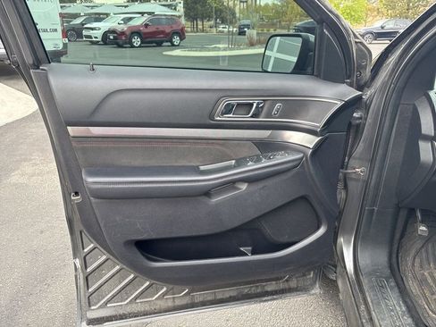 Used 2019 Ford Explorer XLT w/ Equipment Group 202A image 9