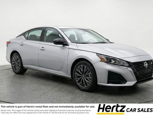 Used 2025 Nissan Altima 2.5 SV FWD image 1