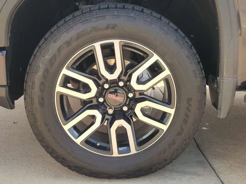 Used 2022 GMC Sierra 1500 AT4 w/ AT4 Preferred Package AWD/4WD image 10