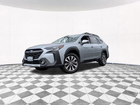 Used 2025 Subaru Outback Touring AWD/4WD image 2
