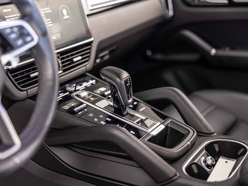 Used 2022 Porsche Cayenne S Platinum image 21