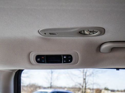 Used 2023 Chrysler Pacifica Touring-L image 23