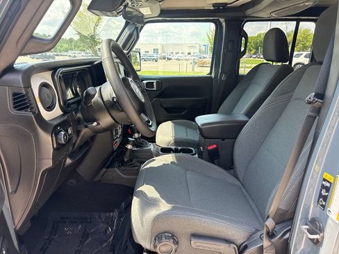 Used 2025 Jeep Wrangler Unlimited Sport AWD/4WD image 12