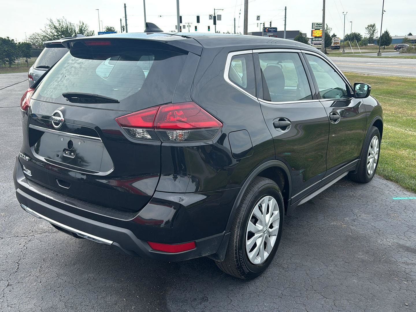 Used 2020 Nissan Rogue S FWD image 9