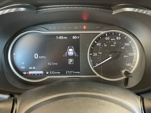 Used 2025 Nissan Versa SV image 38