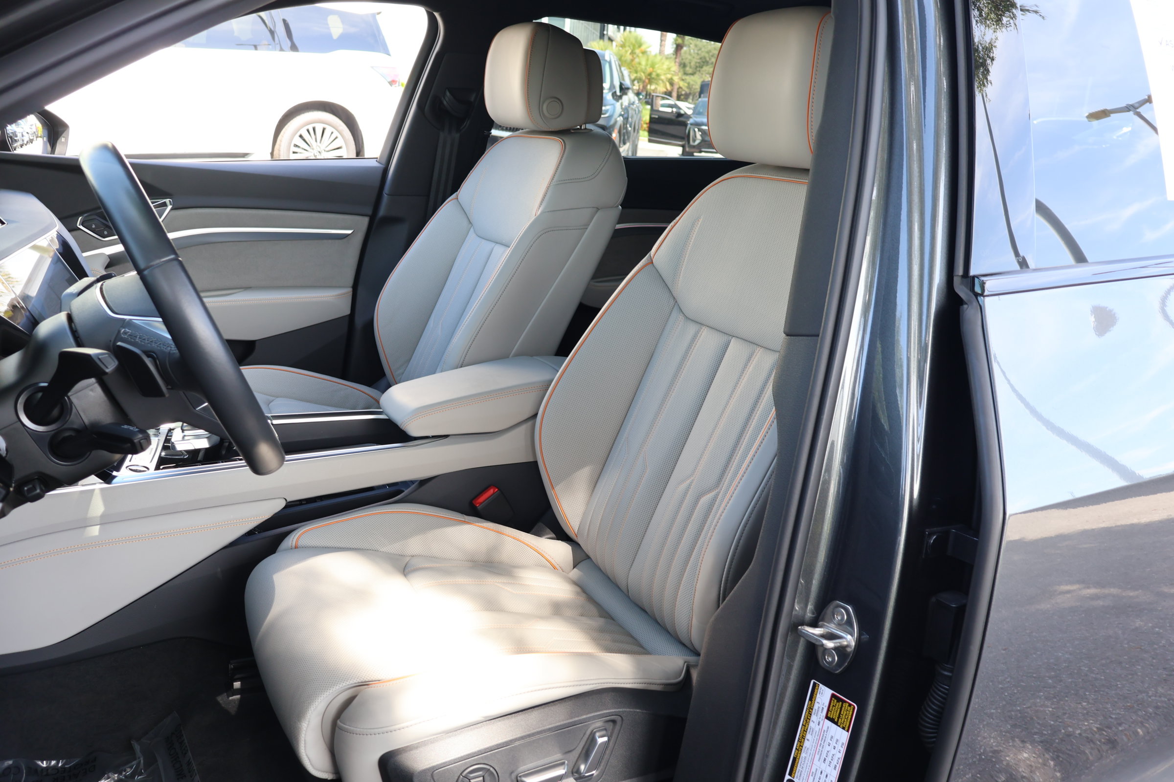 Used 2024 Audi Q8 e-tron Prestige w/ Prestige Package AWD/4WD image 2