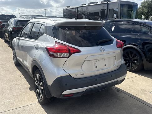 Used 2020 Nissan Kicks SR w/ SR Premium Package FWD image 2