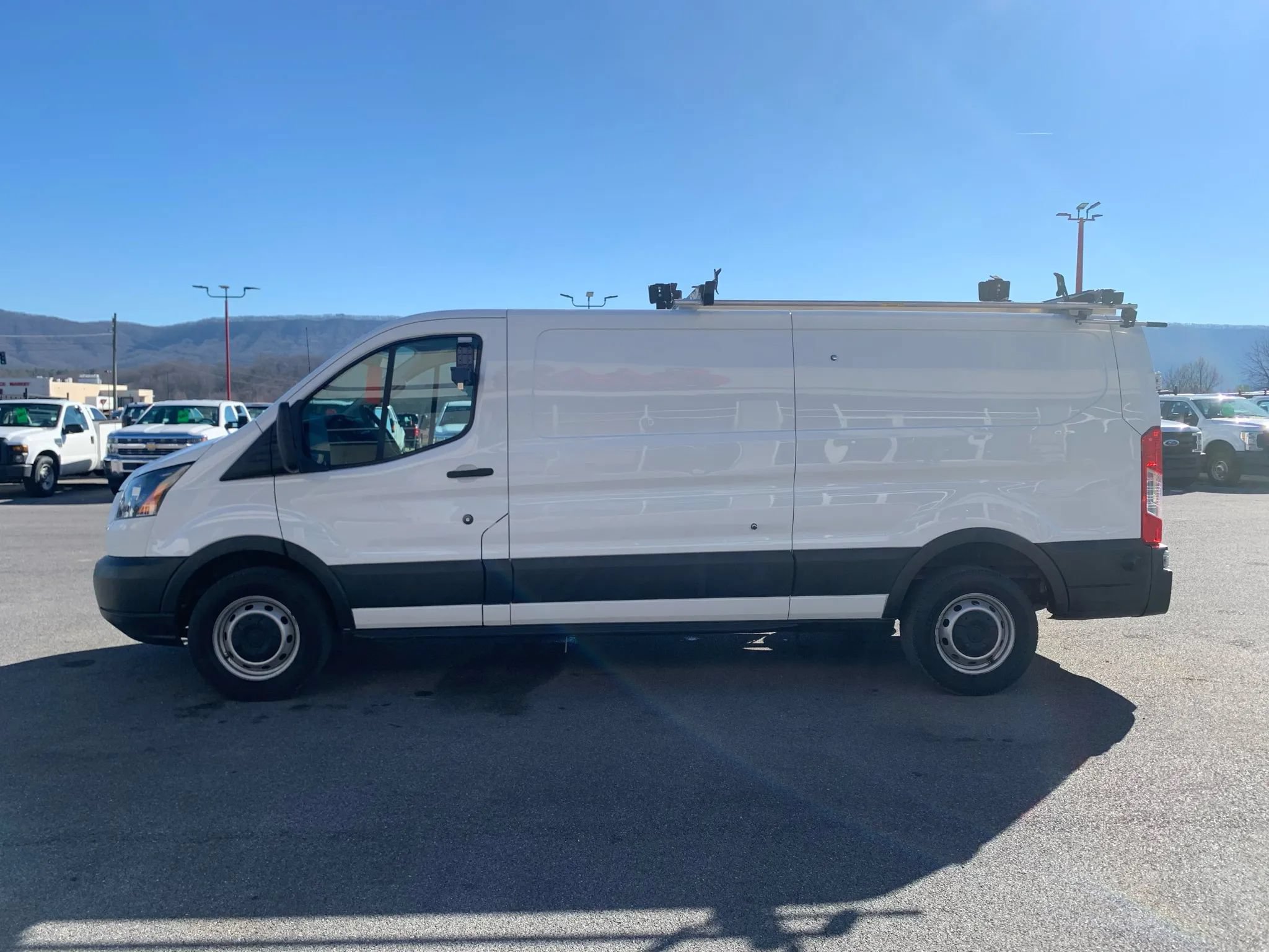 Used 2017 Ford Transit 250 148 Low Roof RWD image 5