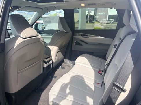New 2026 INFINITI QX60 Luxe image 13