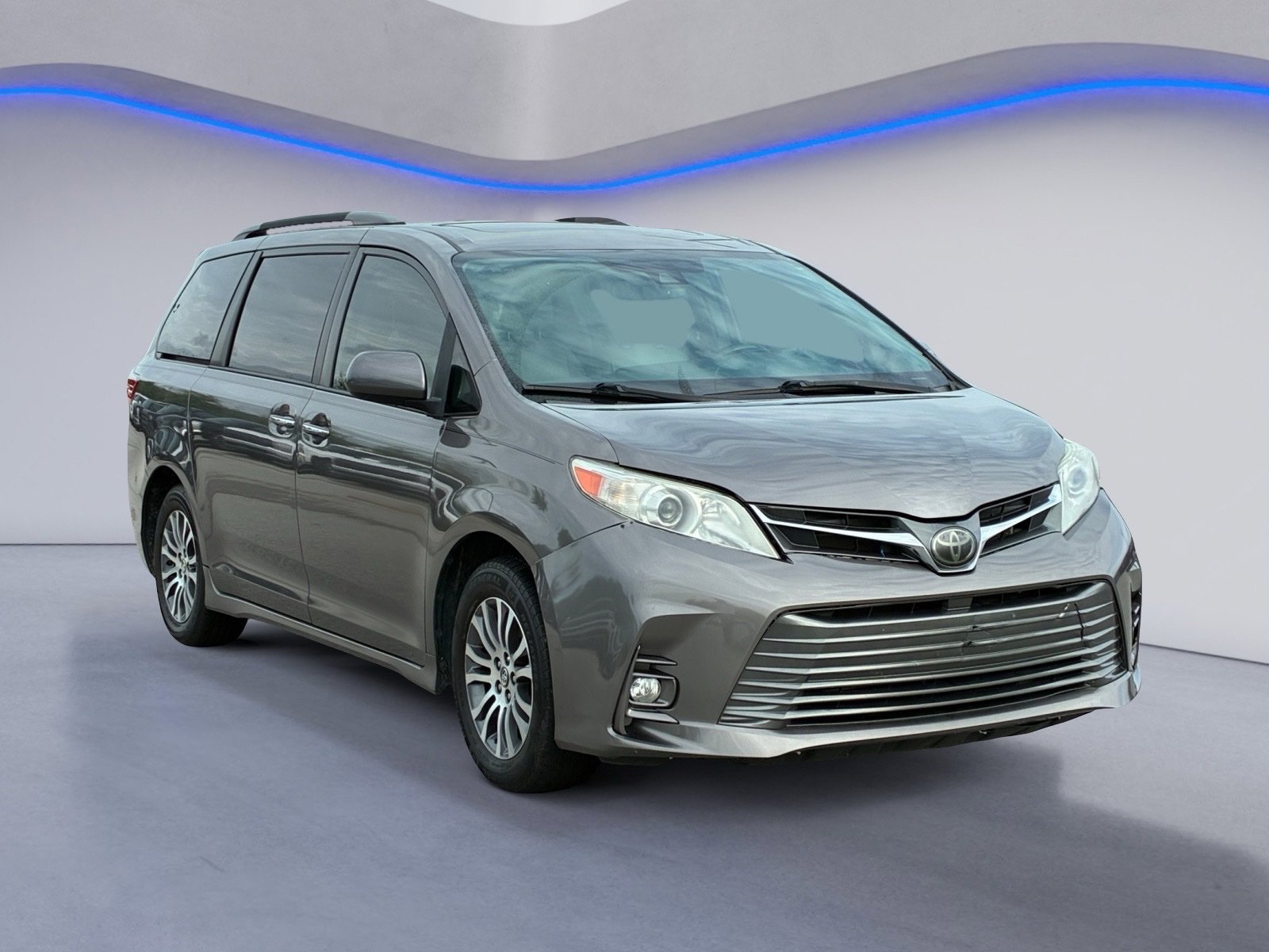 Used 2020 Toyota Sienna XLE Premium FWD image 5