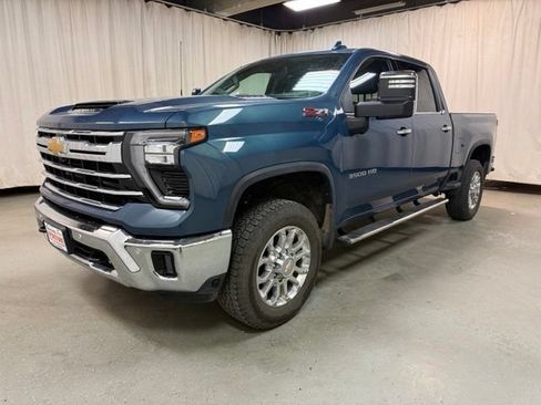 Used 2025 Chevrolet Silverado 3500 LTZ AWD/4WD image 15
