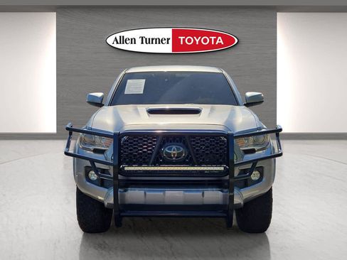 Used 2018 Toyota Tacoma TRD Sport image 4