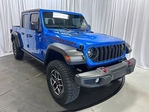 Used 2024 Jeep Gladiator Rubicon w/ Technology Group AWD/4WD image 22