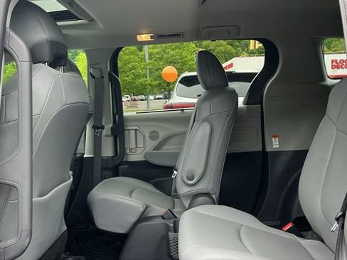 Certified 2021 Toyota Sienna XLE AWD/4WD image 19
