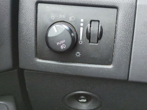 Used 2010 Dodge Charger SXT image 25