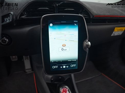 Used 2024 McLaren Artura image 30