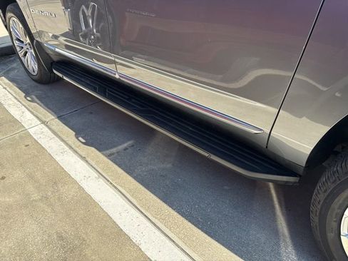 Used 2022 GMC Yukon XL Denali w/ Max Trailering Package image 9