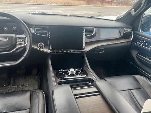 Used 2023 Jeep Grand Wagoneer Series II image 5
