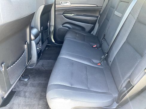 Used 2018 Jeep Grand Cherokee Laredo AWD/4WD image 15