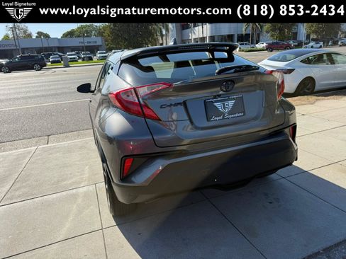 Used 2020 Toyota C-HR XLE FWD image 5