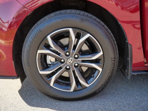 Used 2025 Toyota Sienna Platinum AWD/4WD image 15