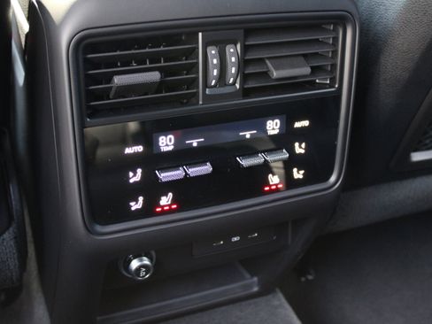 Certified 2025 Porsche Cayenne image 30