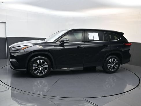 Used 2021 Toyota Highlander XLE FWD image 9
