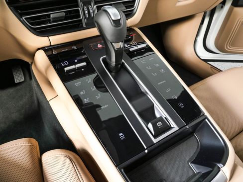 New 2026 Porsche Macan AWD/4WD image 17