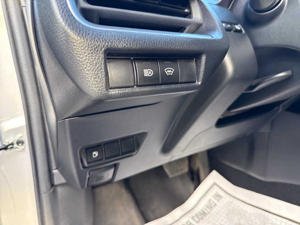 Used 2024 Toyota Prius LE FWD image 18