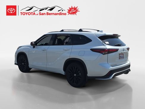 Certified 2024 Toyota Highlander XSE FWD image 3