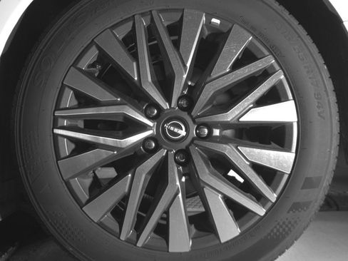 Used 2025 Nissan Altima 2.5 SV image 14