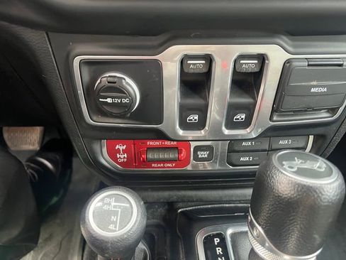 Used 2018 Jeep Wrangler Rubicon AWD/4WD image 11