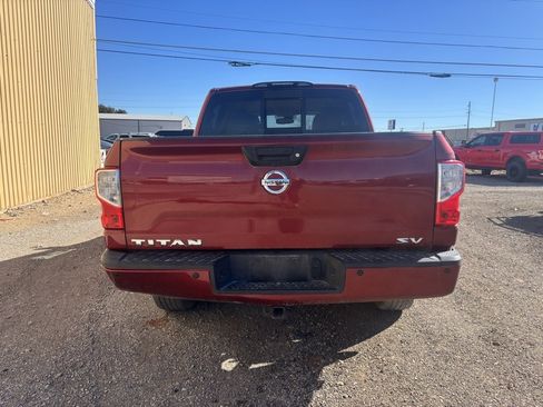 Used 2018 Nissan Titan SV w/ SV Convenience Package image 6